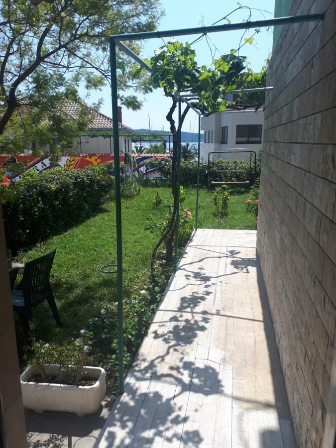 Apartments Mamich Kaštela Екстериор снимка
